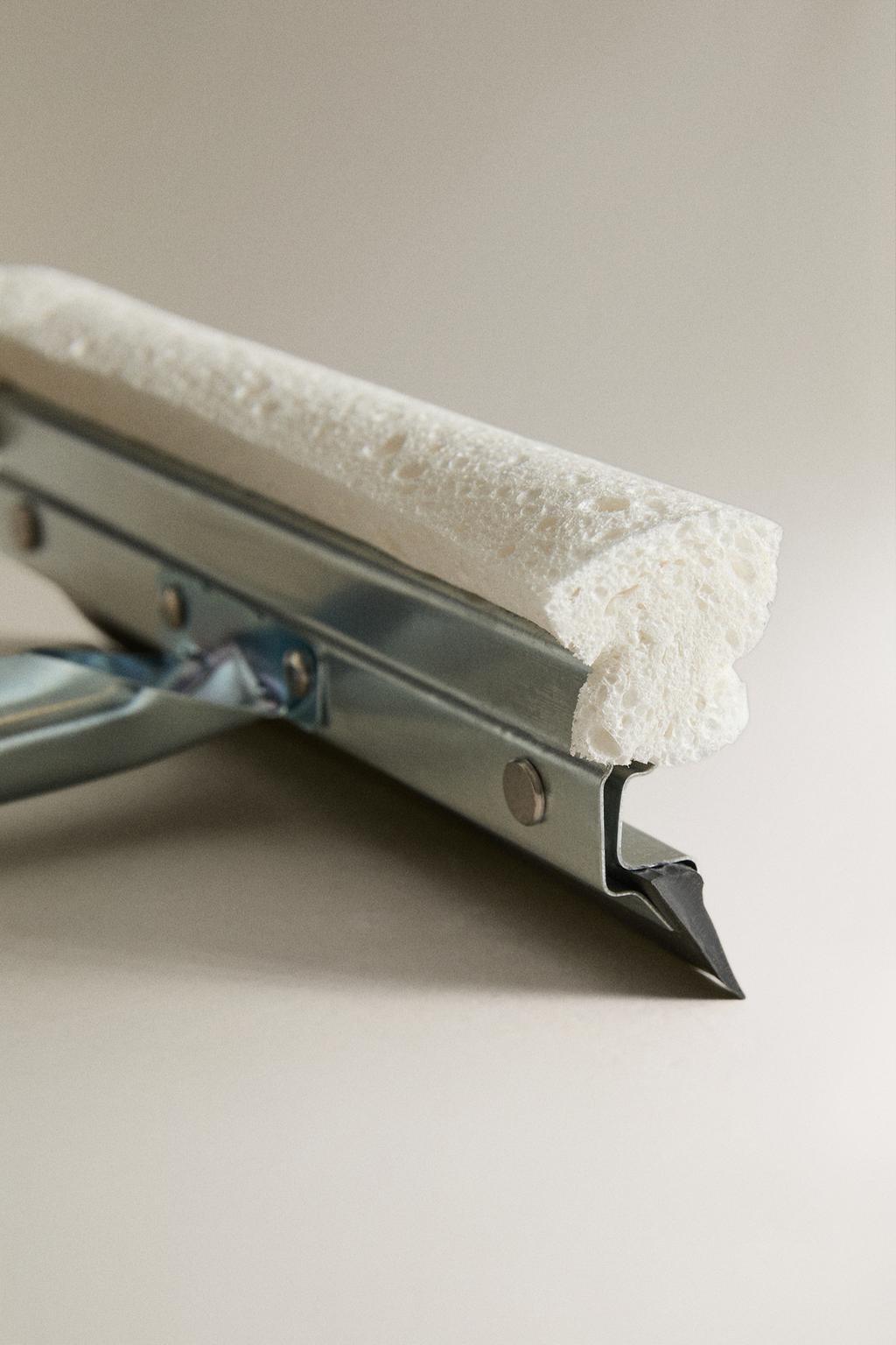 Стеклоочиститель с деревянной ручкой