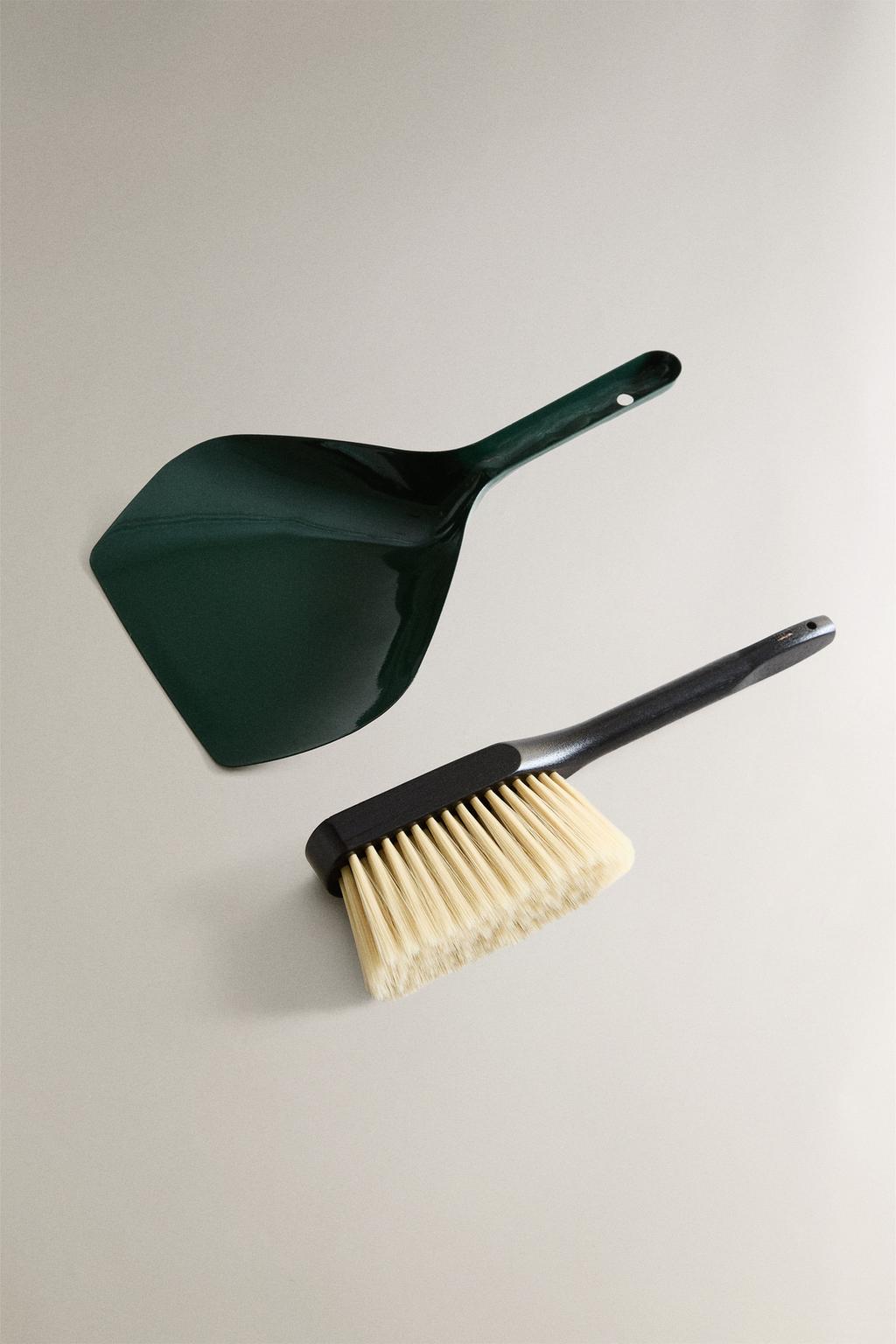 Набор метлы и совка