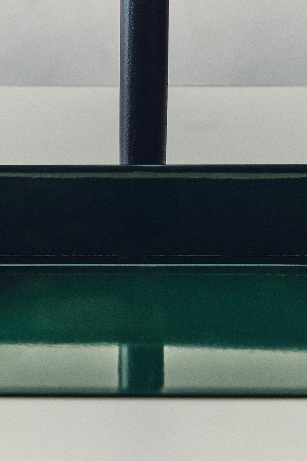 Деревянная метла с лопатой