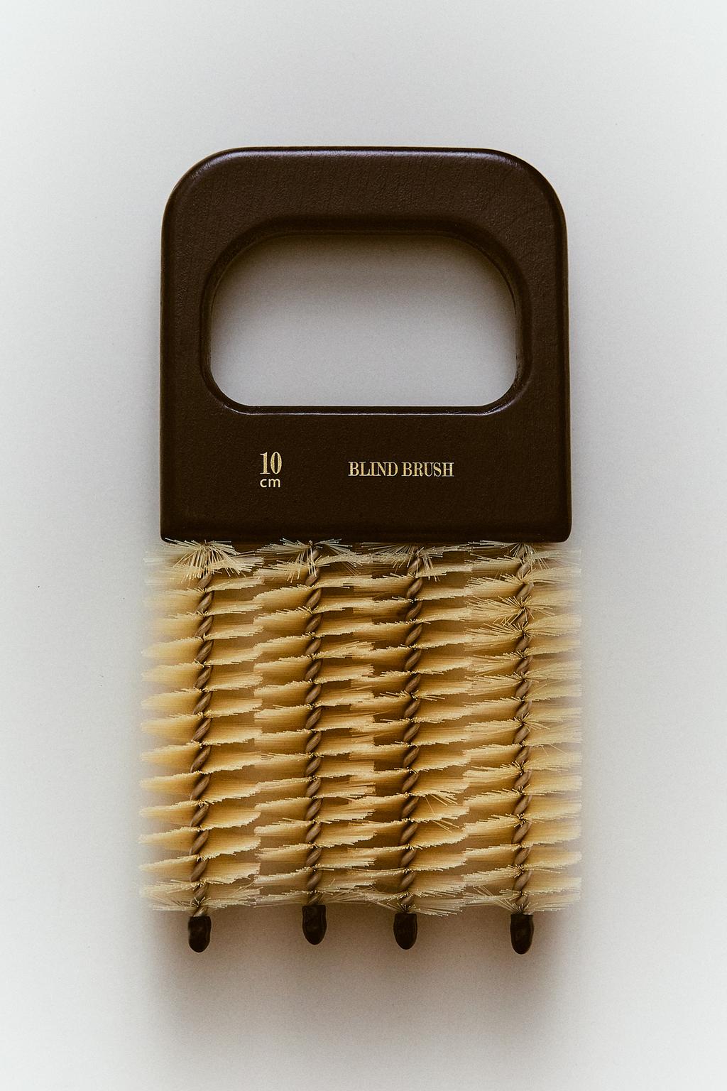 Деревянная щетка для чистки ставней