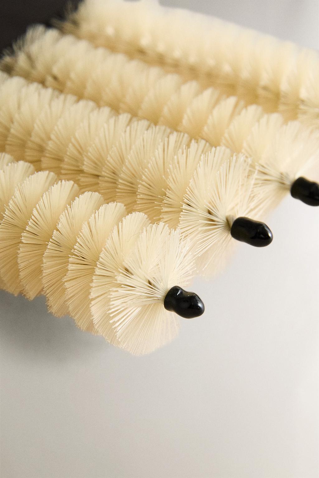 Деревянная щетка для чистки ставней