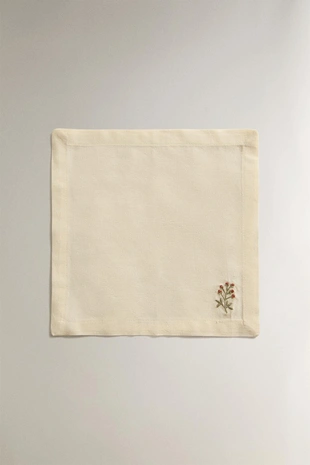 Набор салфеток с вышитыми цветами (набор из 4 штук)- Заказать в России