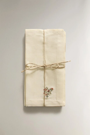 Набор салфеток с вышитыми цветами (набор из 4 штук)- Заказать в России