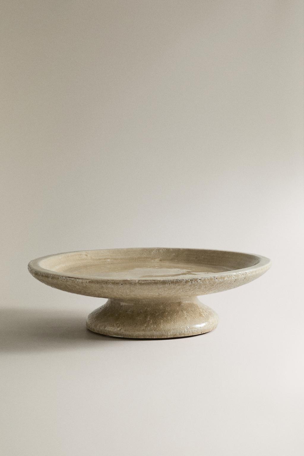 Пьедестальная тарелка из трещавой керамики