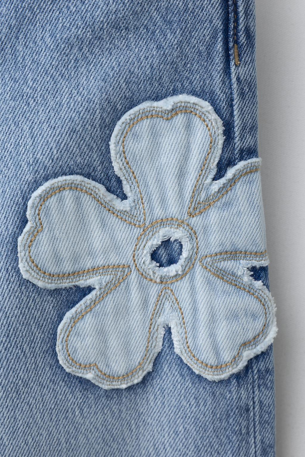 ДЖИНСЫ  С ЦВЕТОЧНЫМИ ПАТЧАМИ