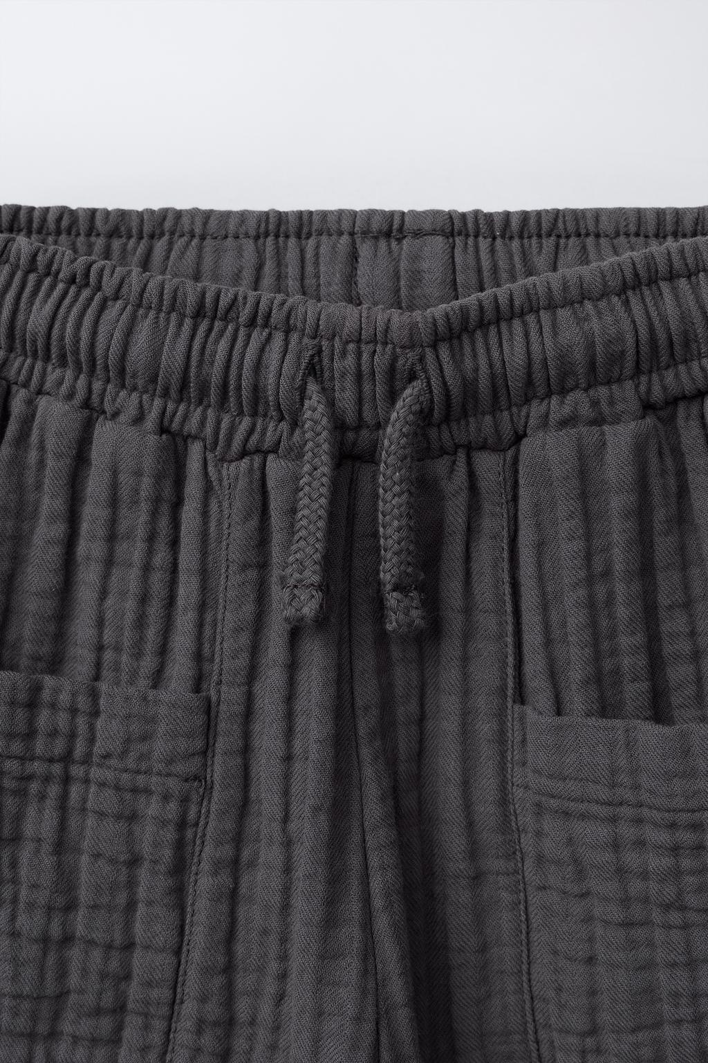 ШОРТЫ-БЕРМУДЫ С ТЕКСТУРОЙ И КОМБИНИРОВАННЫМИ ДЕТАЛЯМИ