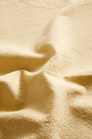 Скатерть с однотонным дизайном нитей и кружевным краем