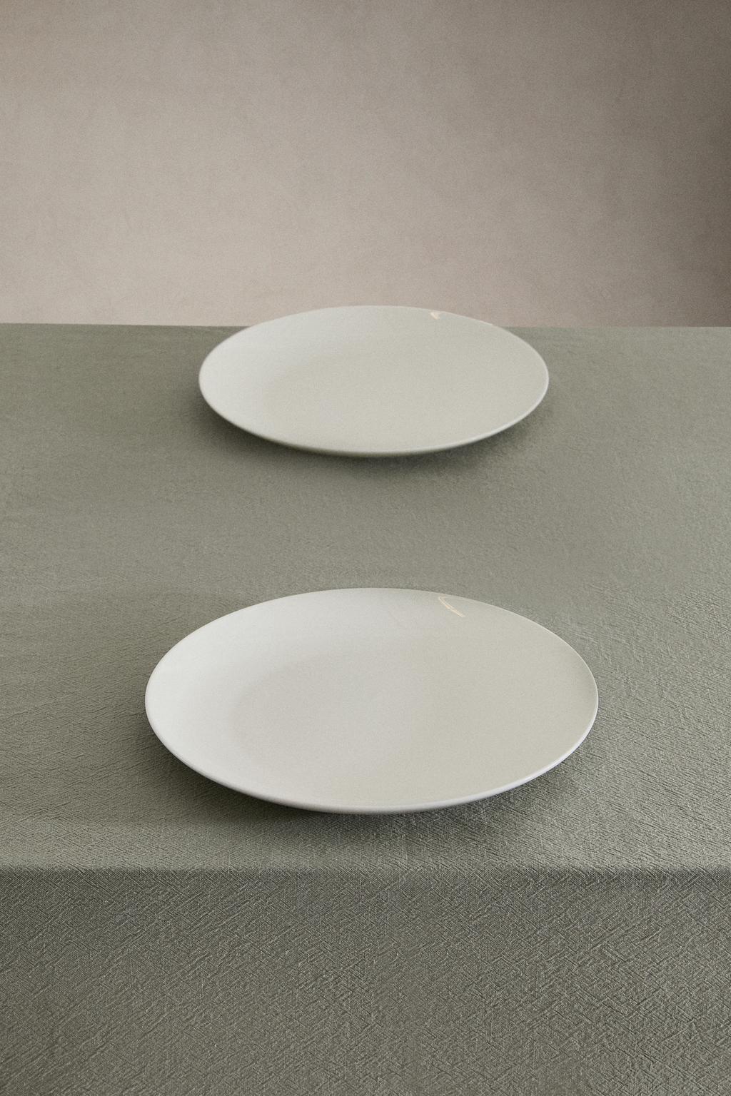 Скатерть с вышитым узором