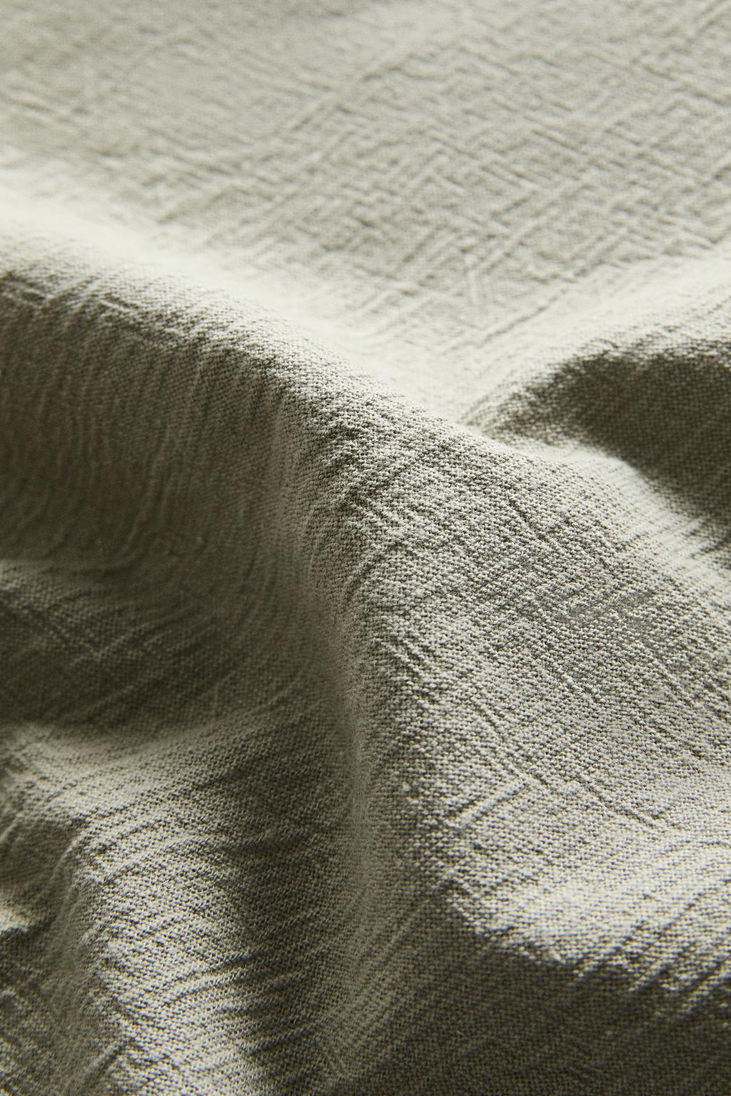 Скатерть с вышитым узором