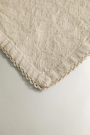 Скатерть с наборной вышивкой из хлопка