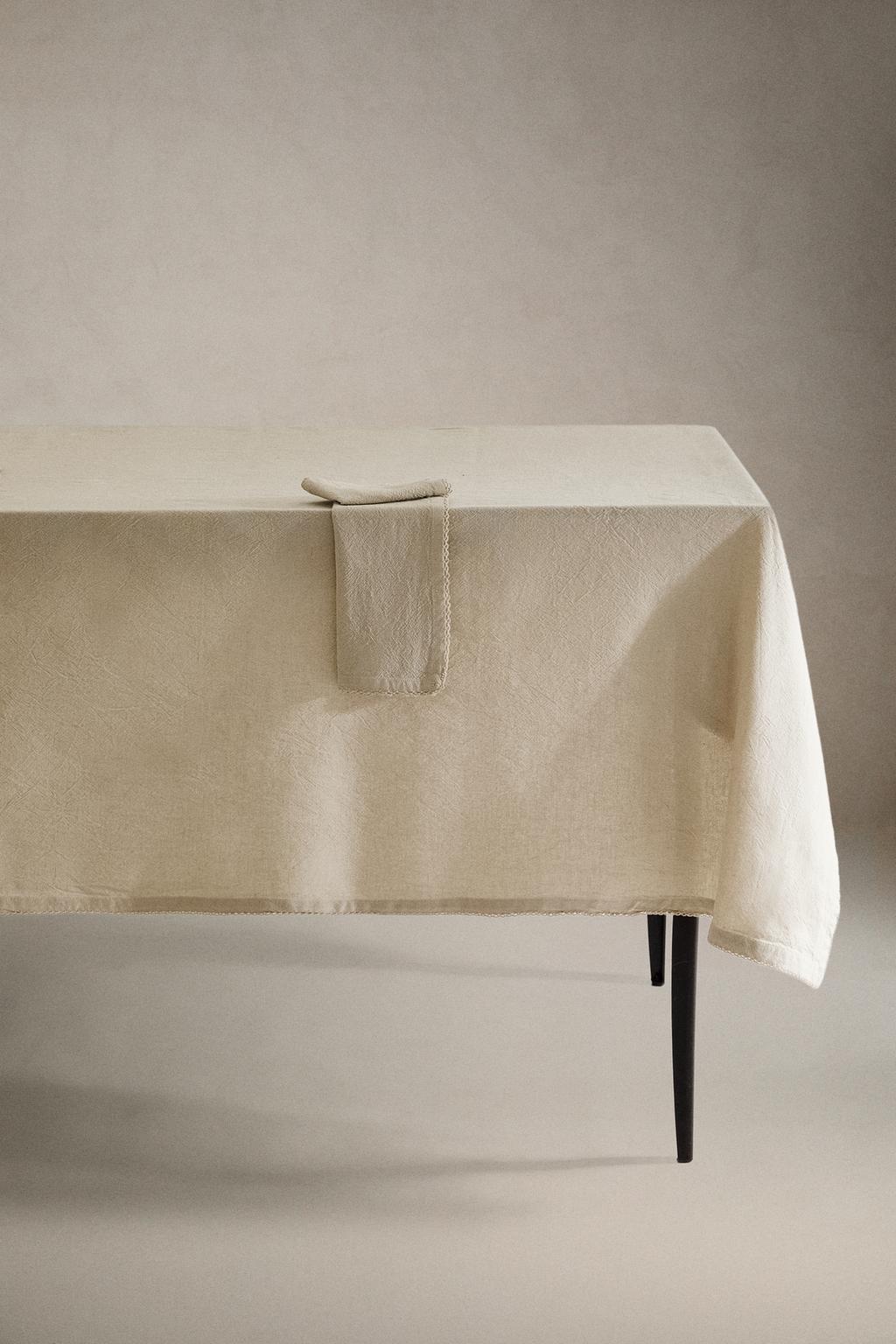 Скатерть с наборной вышивкой из хлопка