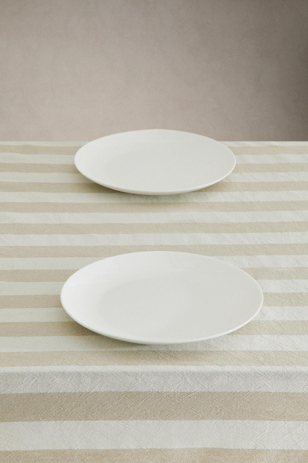 Полосатый скатерть в тонкую полоску