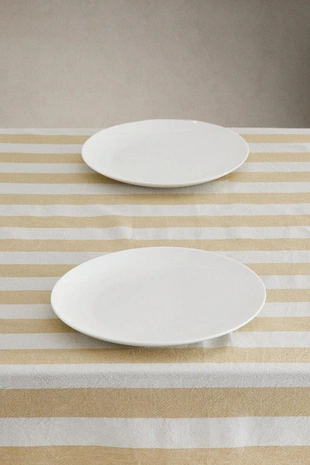 Полосатый скатерть с крашеными нитями