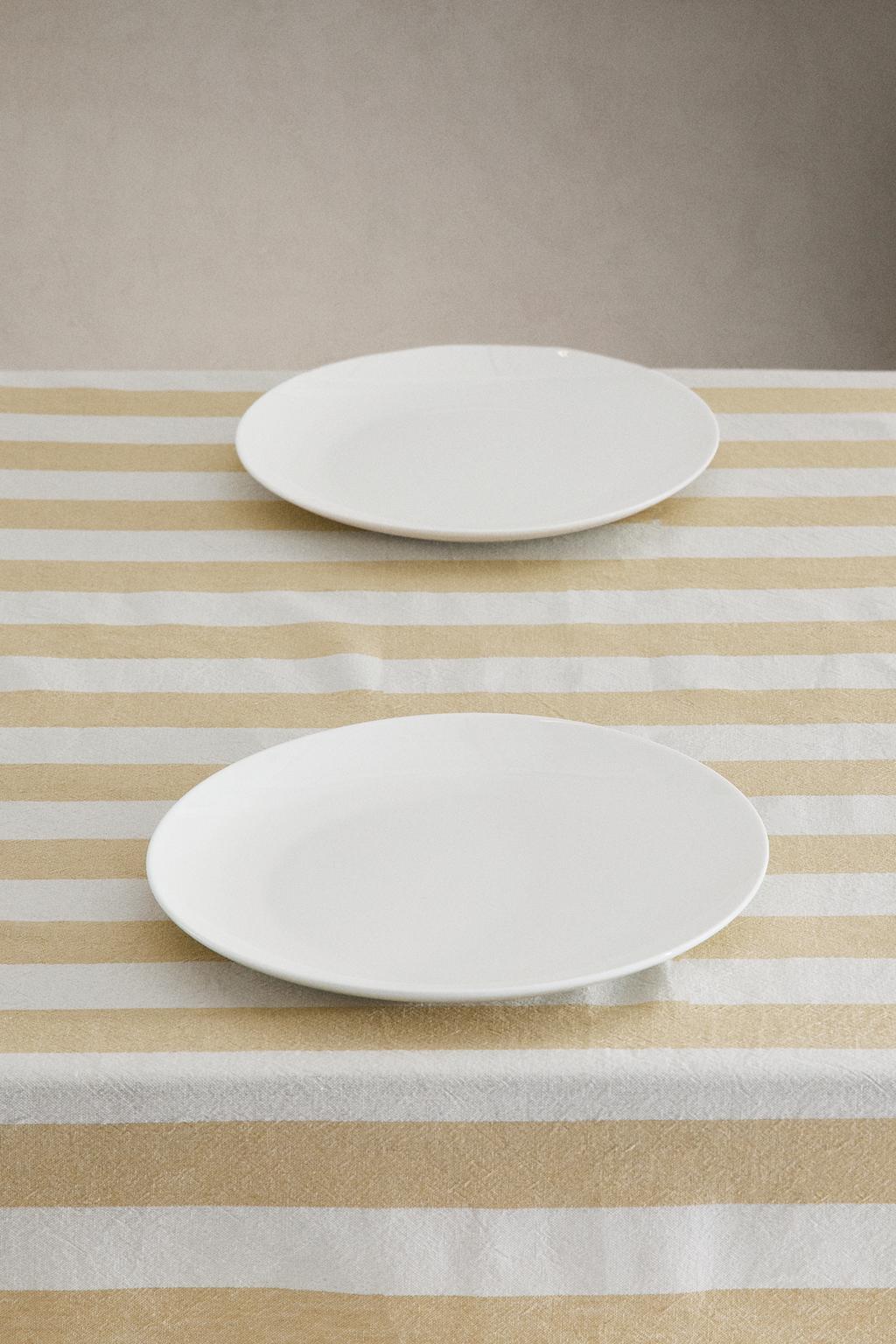 Полосатый скатерть с крашеными нитями