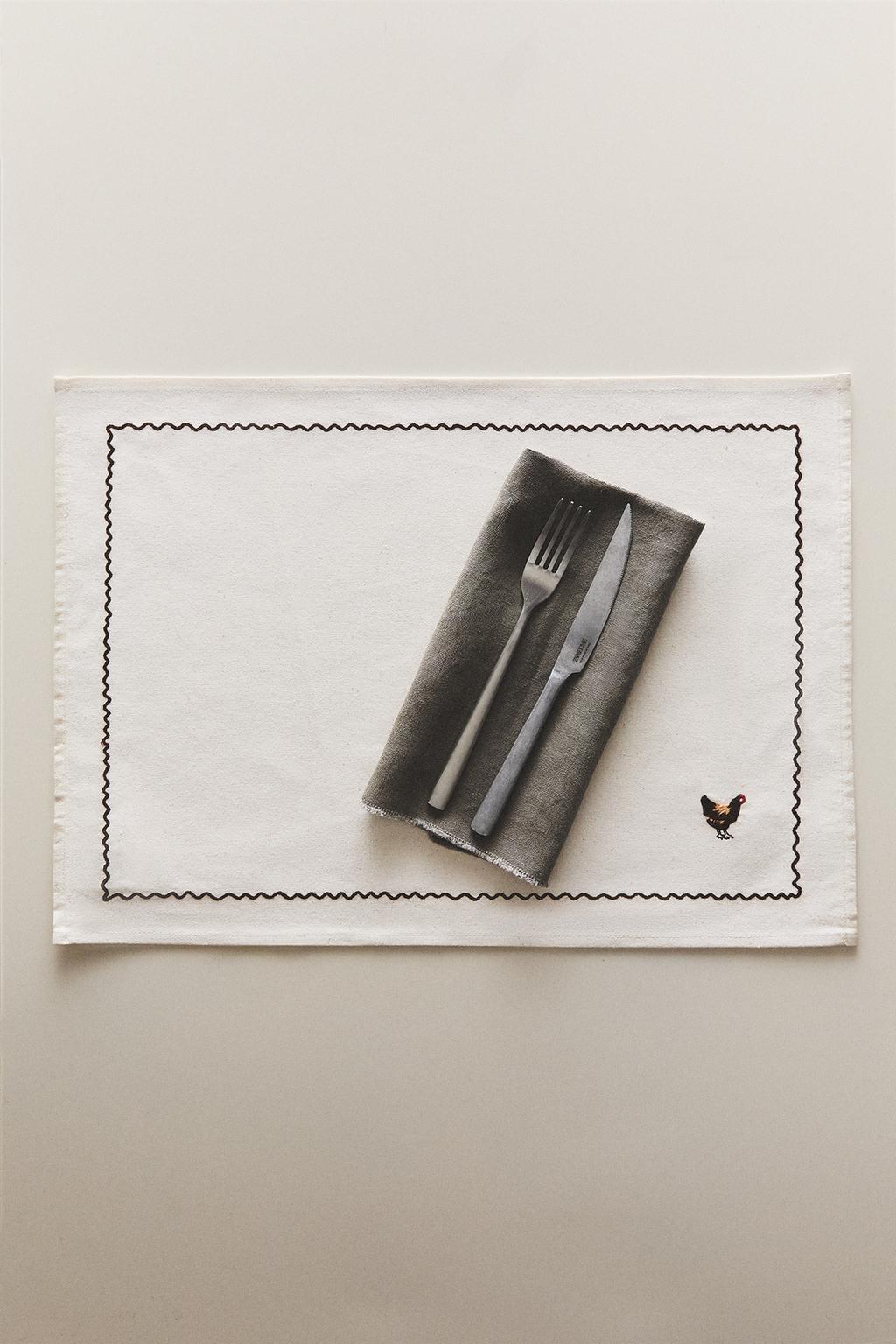 Хлопковый подстаканник с вышитой отделкой по краю