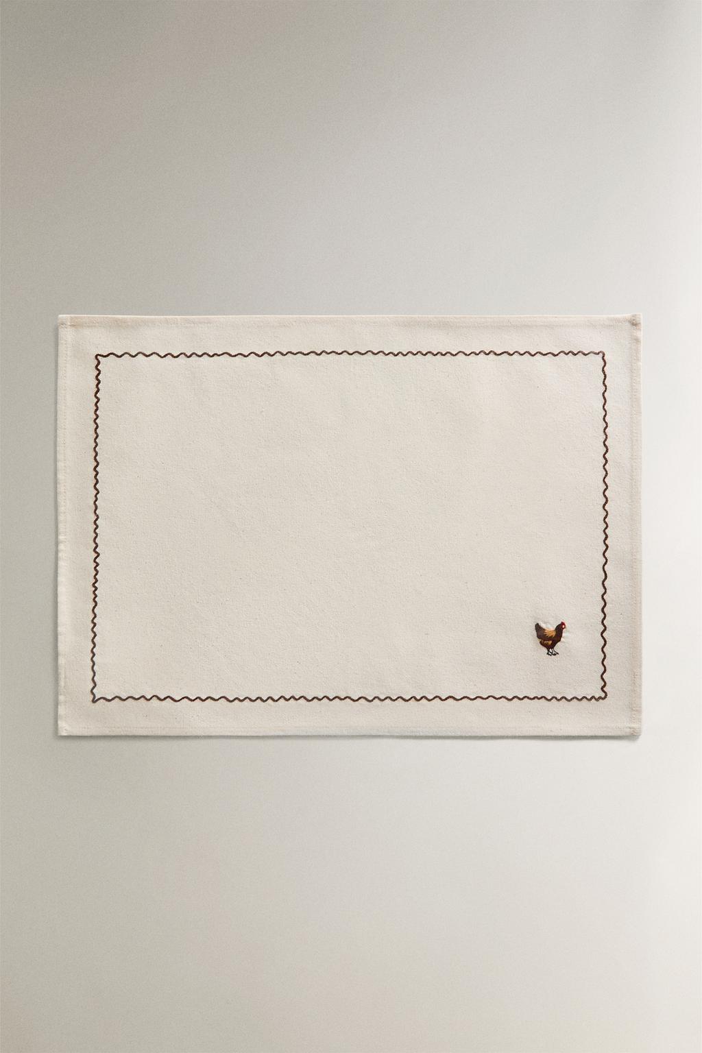 Хлопковый подстаканник с вышитой отделкой по краю