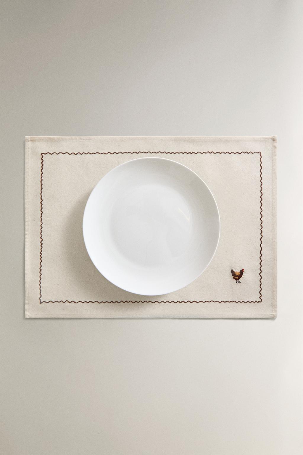 Хлопковый подстаканник с вышитой отделкой по краю