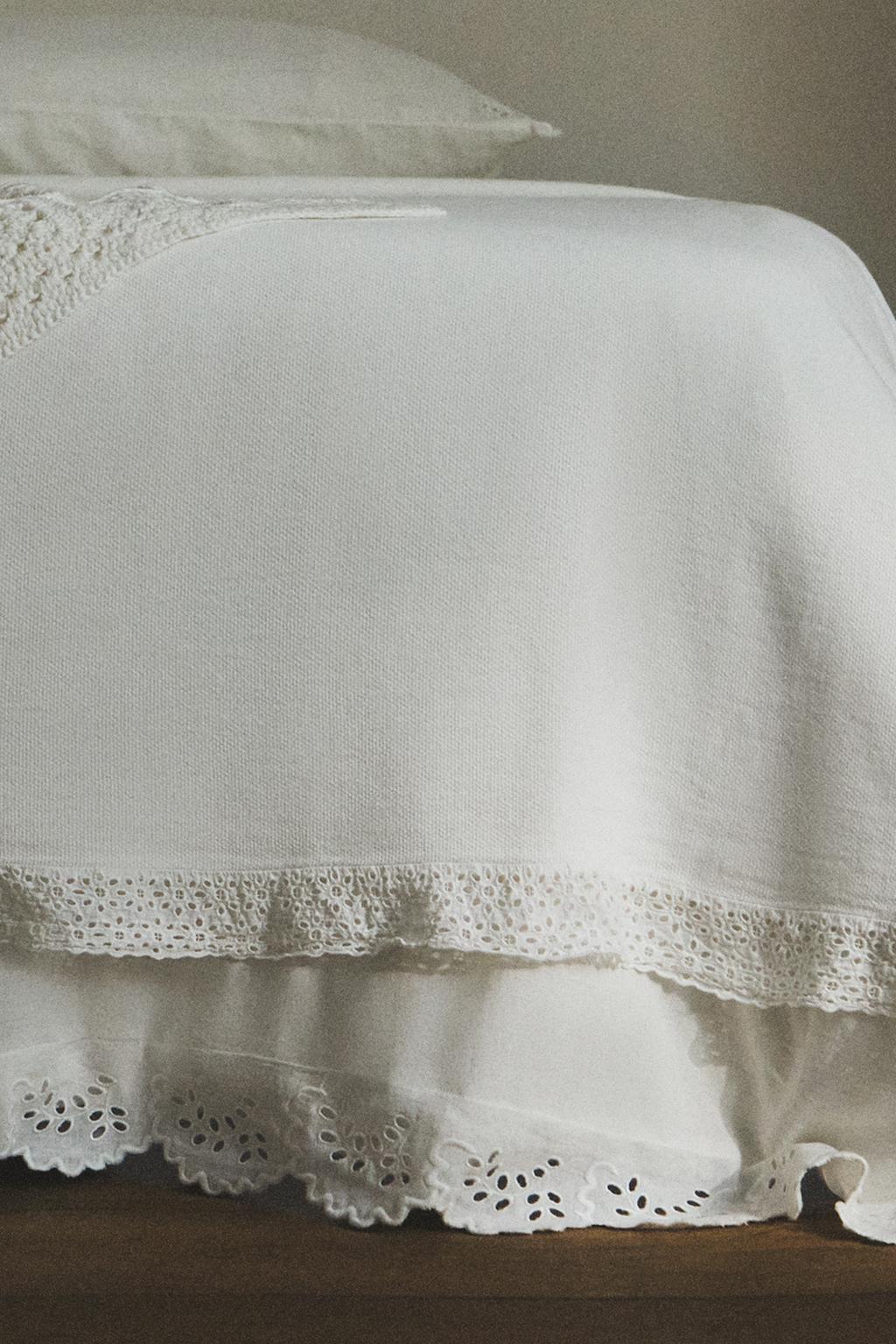 Хлопковый покрывало с обшитыми каймой оборками