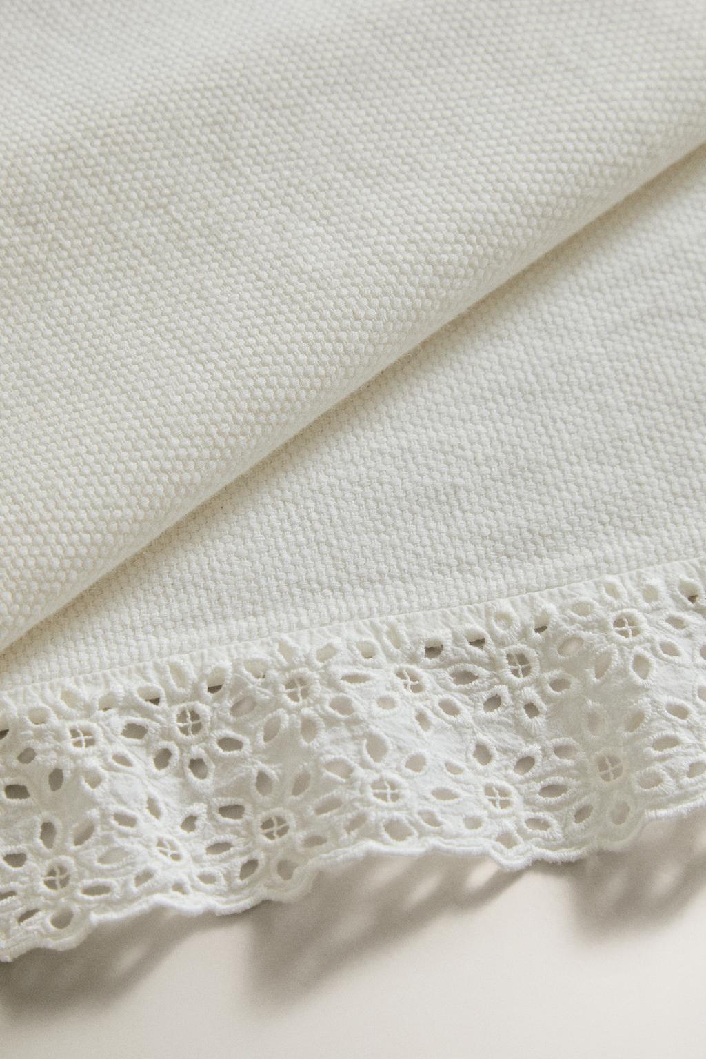 Хлопковый покрывало с обшитыми каймой оборками