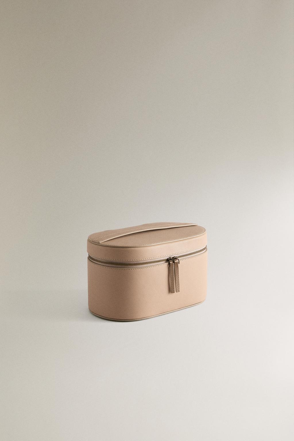 Маленькая жесткая кожаная косметичка