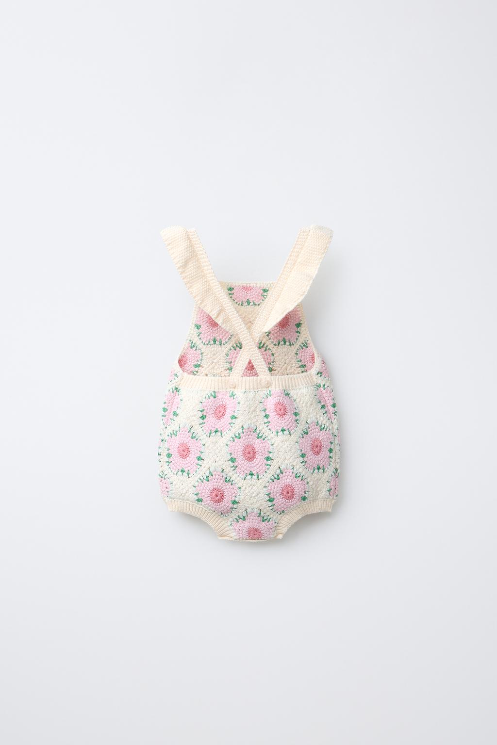 КОМБИНЕЗОН КРЮЧКОМ С ЦВЕТАМИ