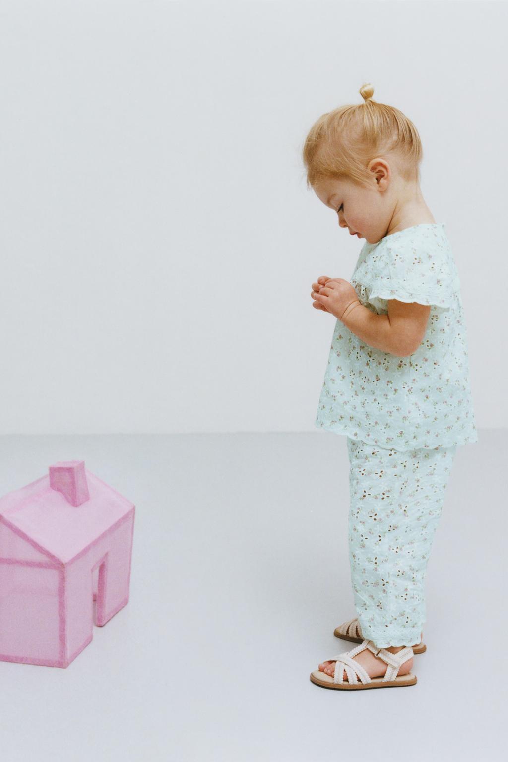 РУБАШКА С ЦВЕТОЧНЫМ ПРИНТОМ И ШВЕЙЦАРСКОЙ ВЫШИВКОЙ