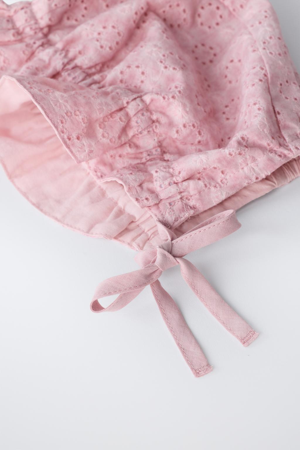 ЧЕПЧИК СО ШВЕЙЦАРСКОЙ ВЫШИВКОЙ