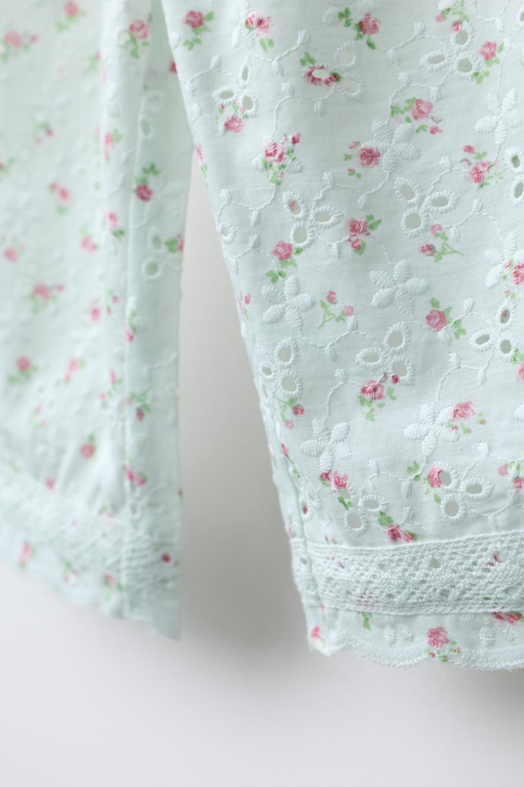 БРЮКИ-КЮЛОТЫ С ВЫШИВКОЙ В ШВЕЙЦАРСКОМ СТИЛЕ И ЦВЕТОЧНЫМ ПРИНТОМ