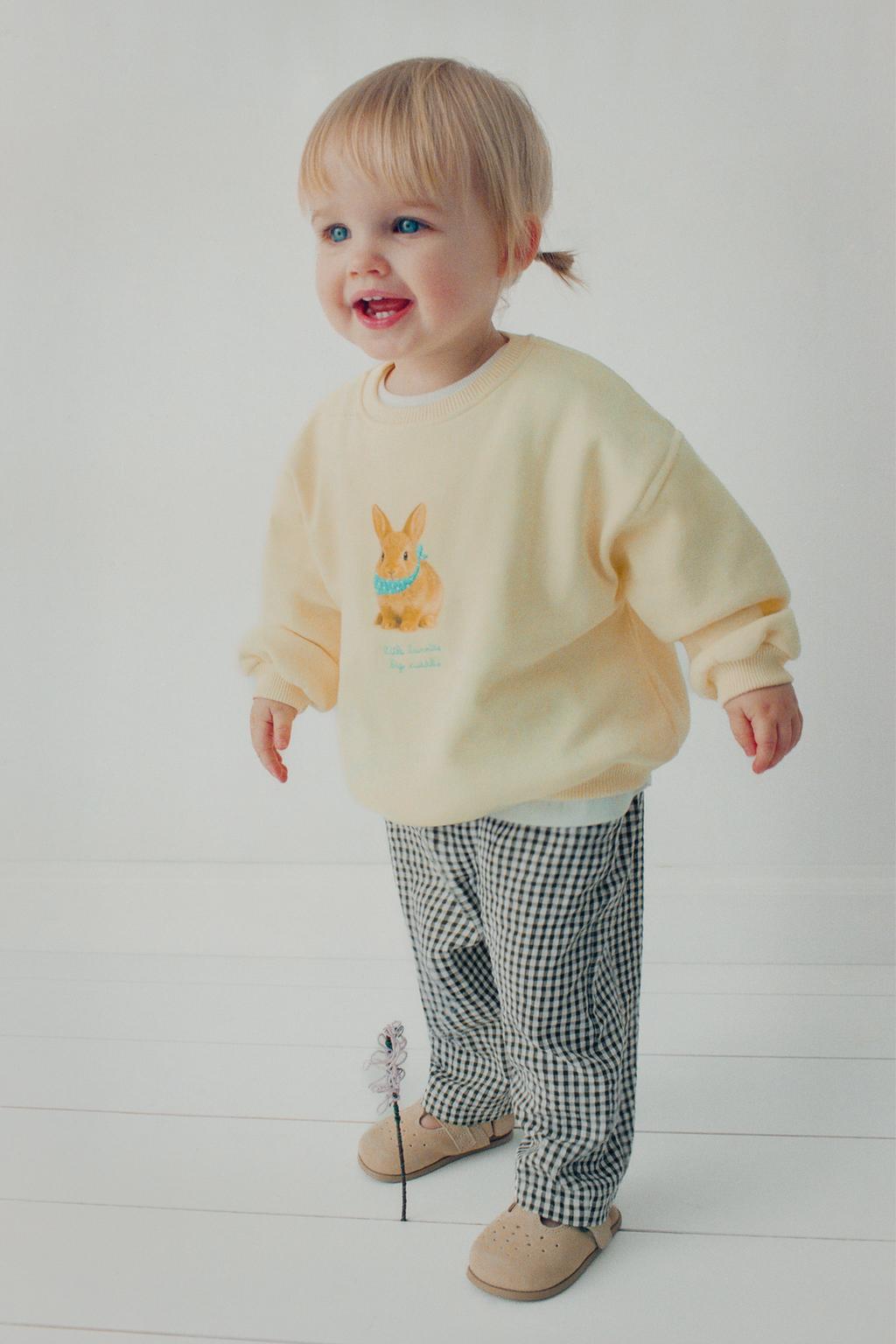 ТОЛСТОВКА С ВЫШИТЫМ КРОЛИКОМ