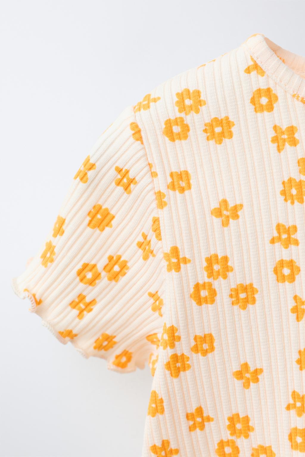 ФУТБОЛКА В РУБЧИК С ЦВЕТОЧНЫМ ПРИНТОМ