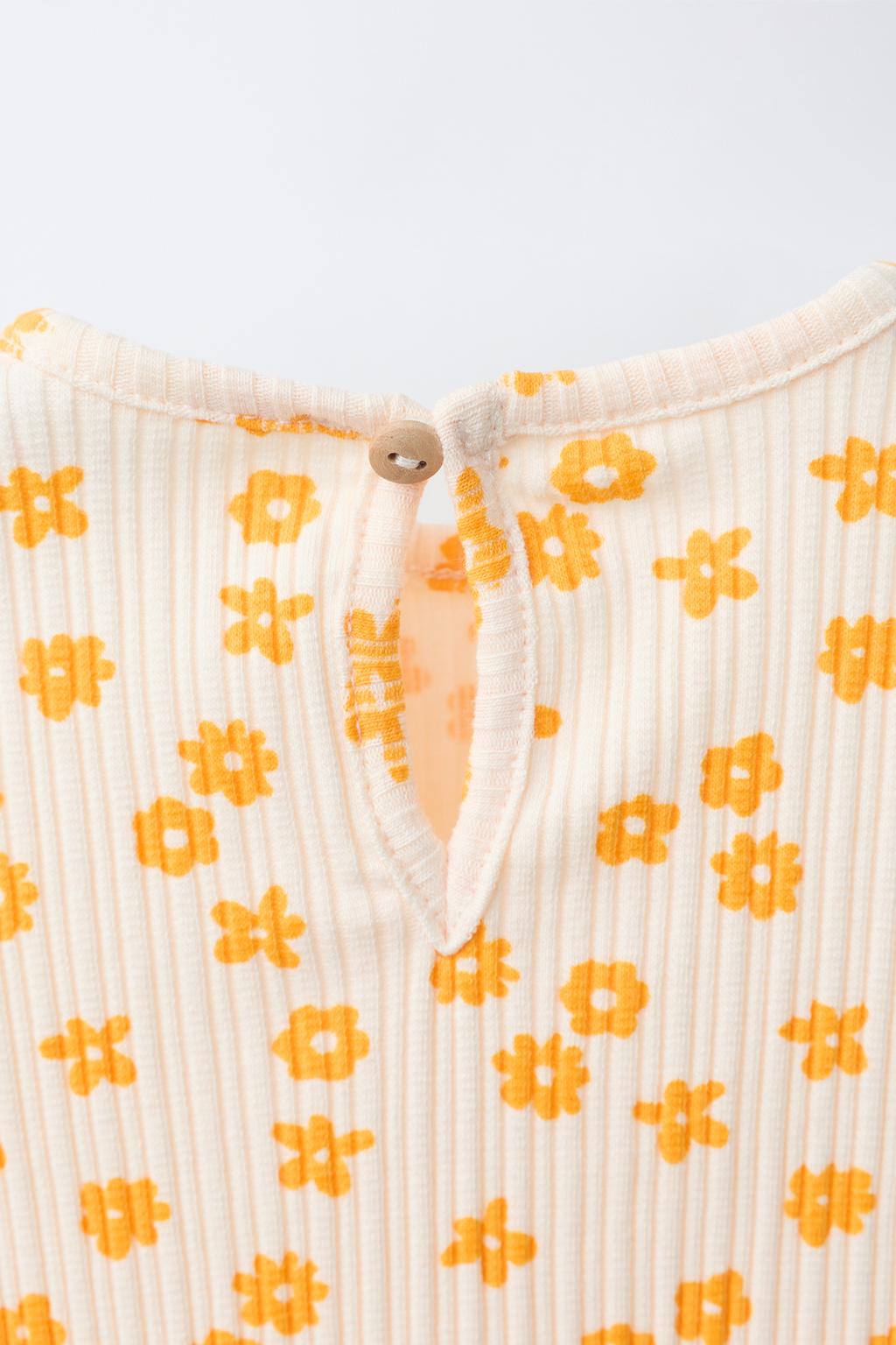 ФУТБОЛКА В РУБЧИК С ЦВЕТОЧНЫМ ПРИНТОМ