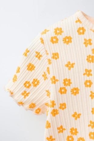 Футболка в рубчик с цветочным принтом- Заказать в России