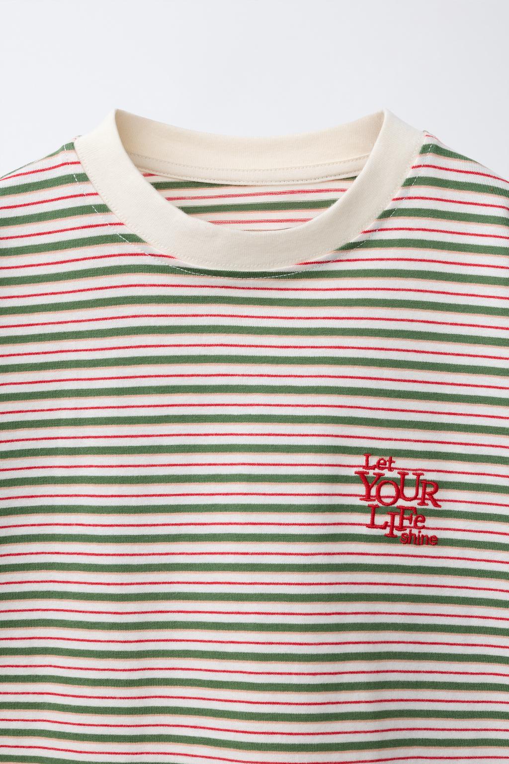 ФУТБОЛКА В ПОЛОСКУ С ВЫШИТОЙ НАДПИСЬЮ