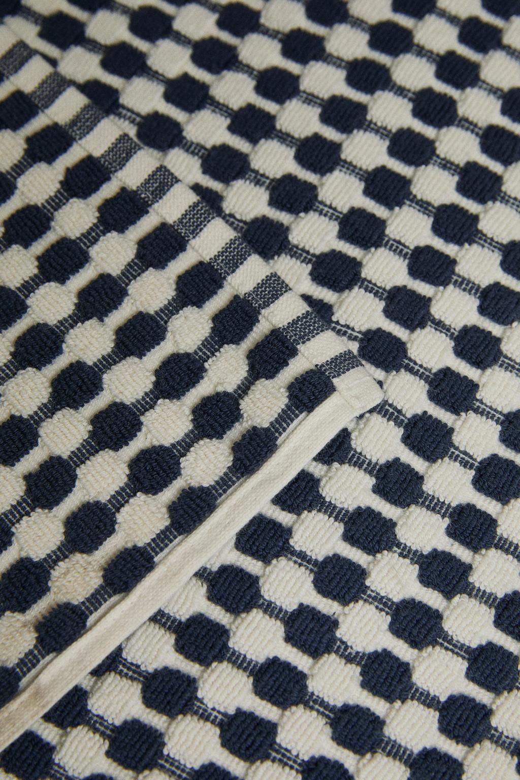 Фактурный вафельный коврик для ванны