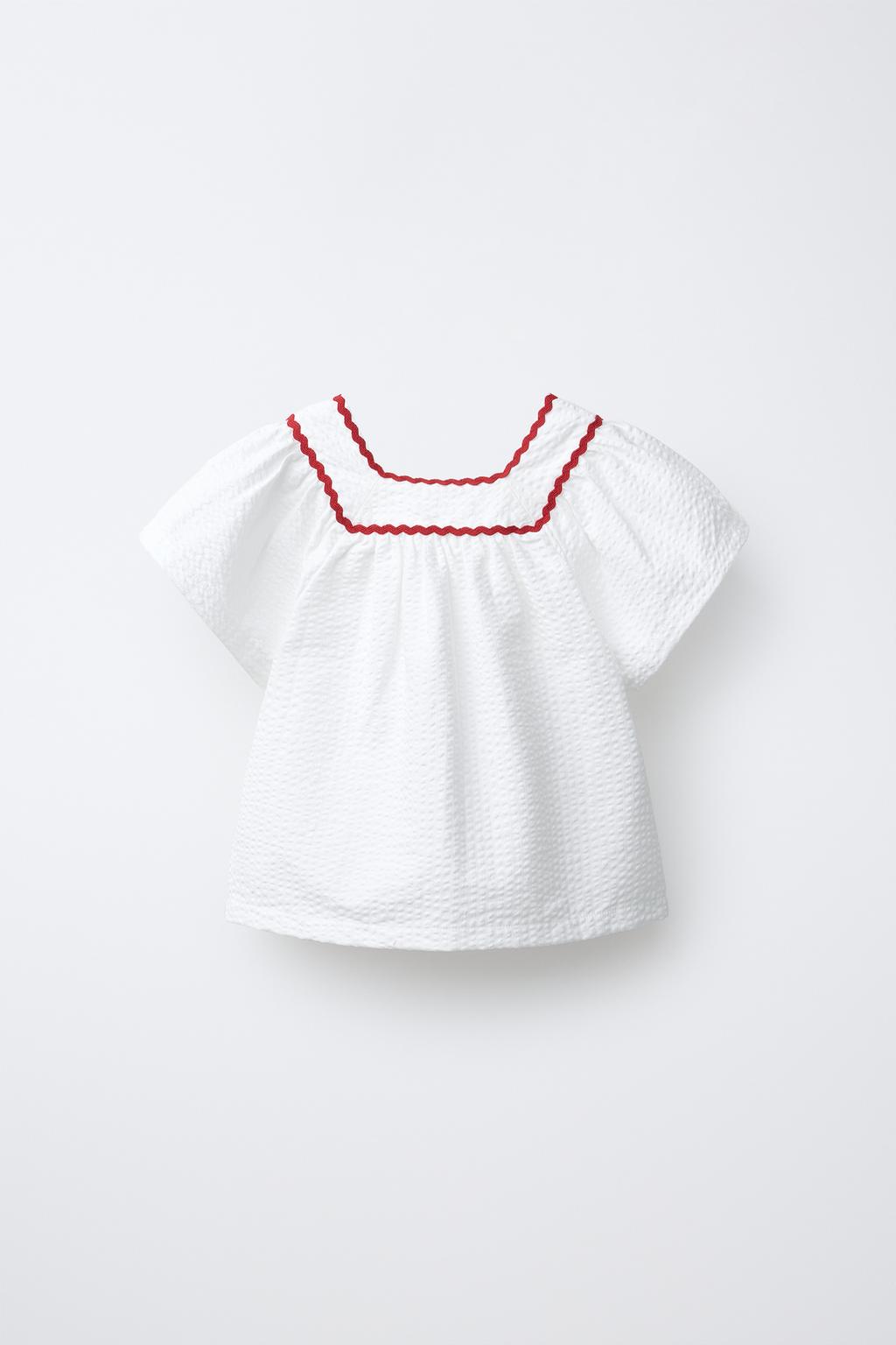 ТОП ИЗ ТЕКСТУРНОЙ ТКАНИ С ВОЛНИСТЫМ КРАЕМ