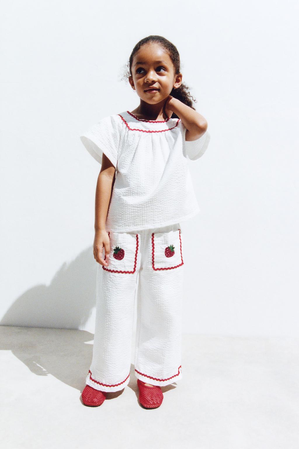 ТОП ИЗ ТЕКСТУРНОЙ ТКАНИ С ВОЛНИСТЫМ КРАЕМ