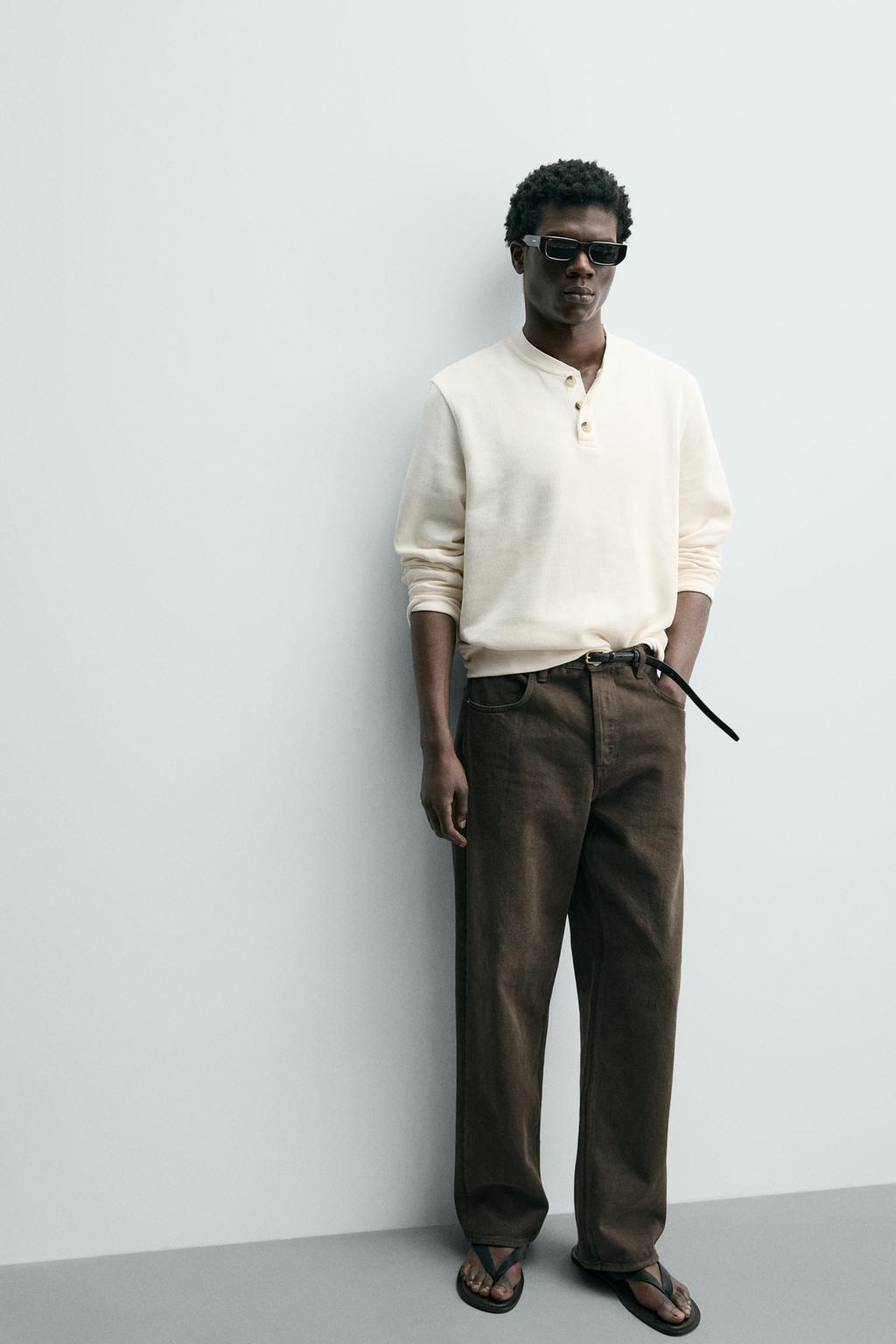 ФУТБОЛКА С РЕЛЬЕФНОЙ ТКАНЬЮ И ВОРОТНИКОМ НА ПУГОВИЦАХ