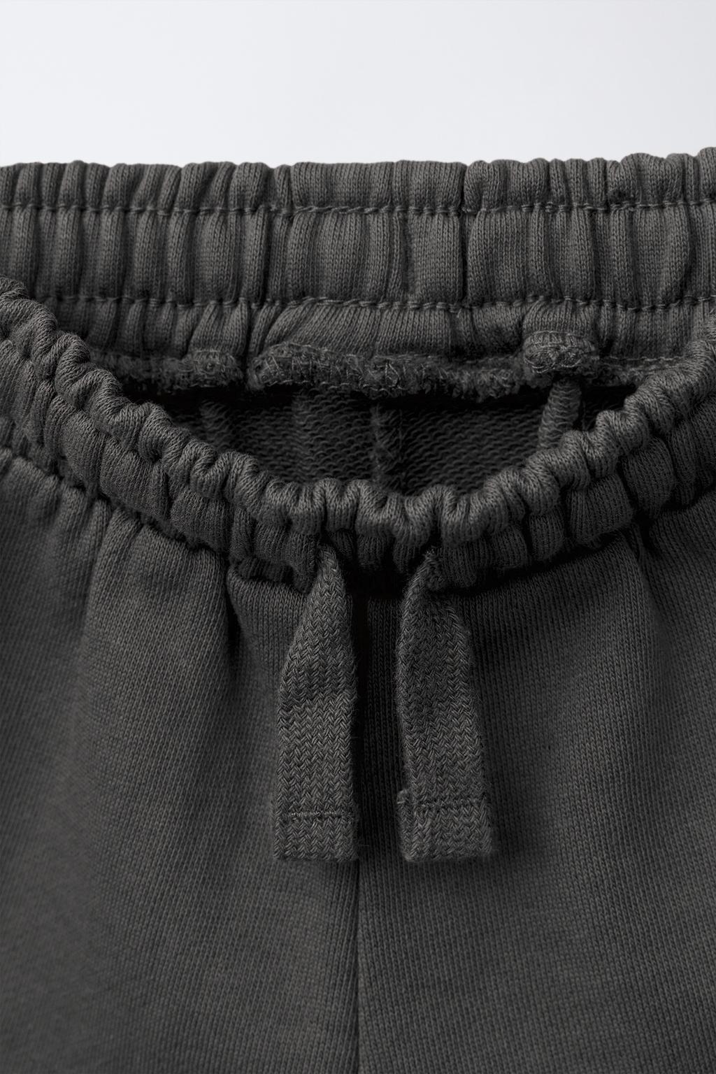 КОМПЛЕКТ ДЖОГГЕРЫ, ФУТБОЛКА И БЕРМУДЫ С НАШИВКОЙ