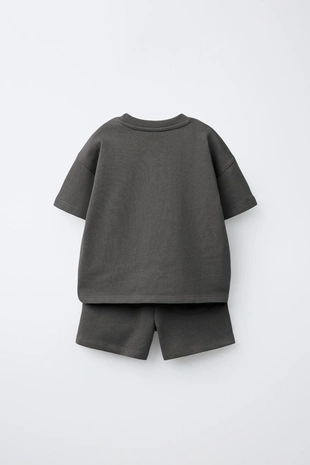 Комплект джоггеры, футболка и бермуды с нашивкой- Заказать в России