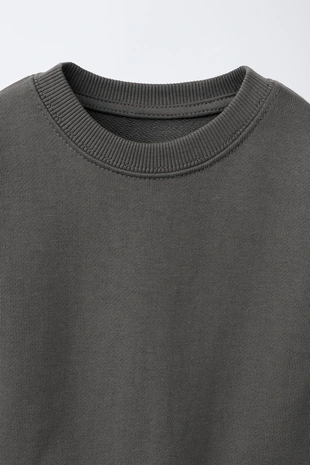 Комплект джоггеры, футболка и бермуды с нашивкой- Заказать в России