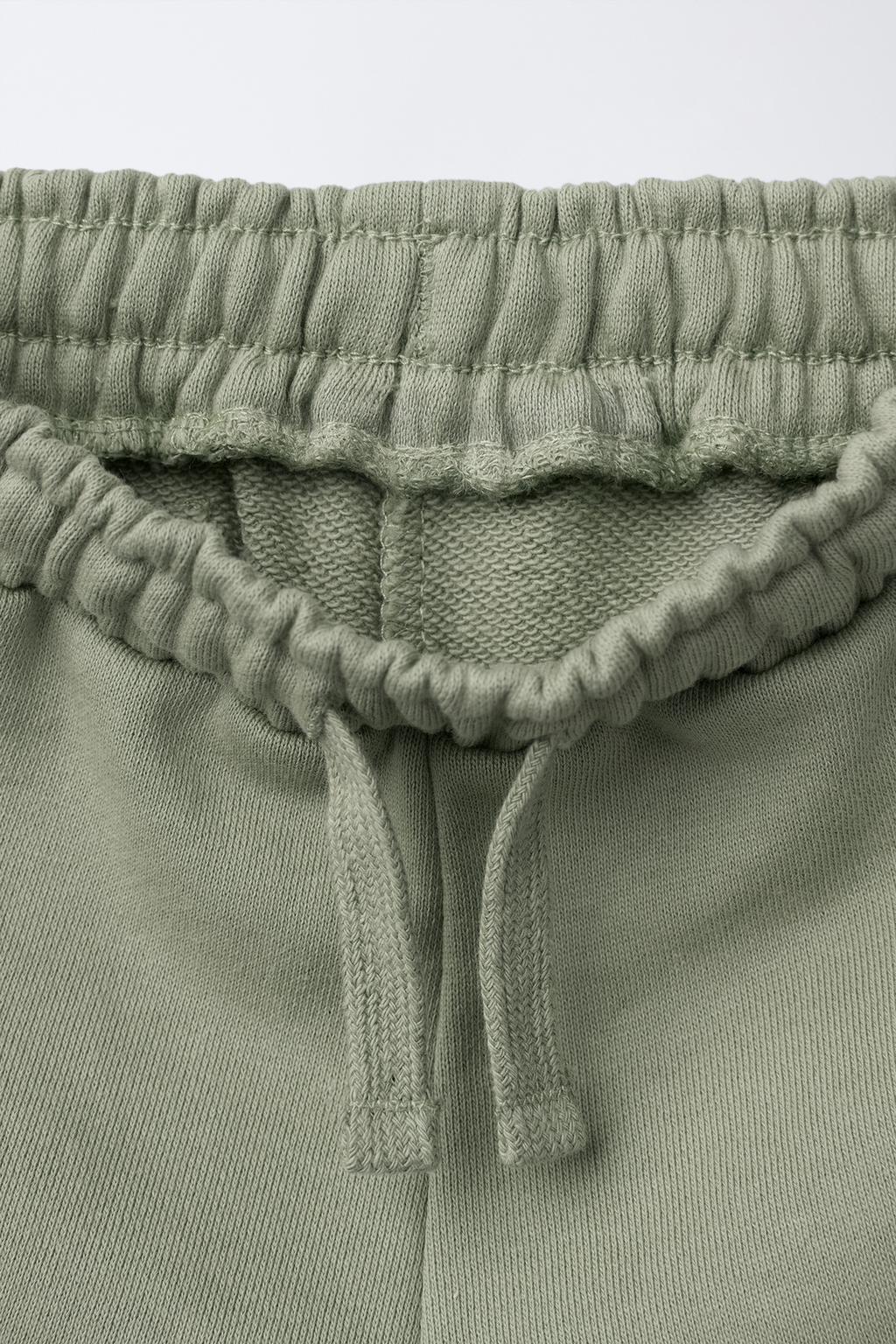 КОМПЛЕКТ ДЖОГГЕРЫ, ФУТБОЛКА И БЕРМУДЫ С НАШИВКОЙ