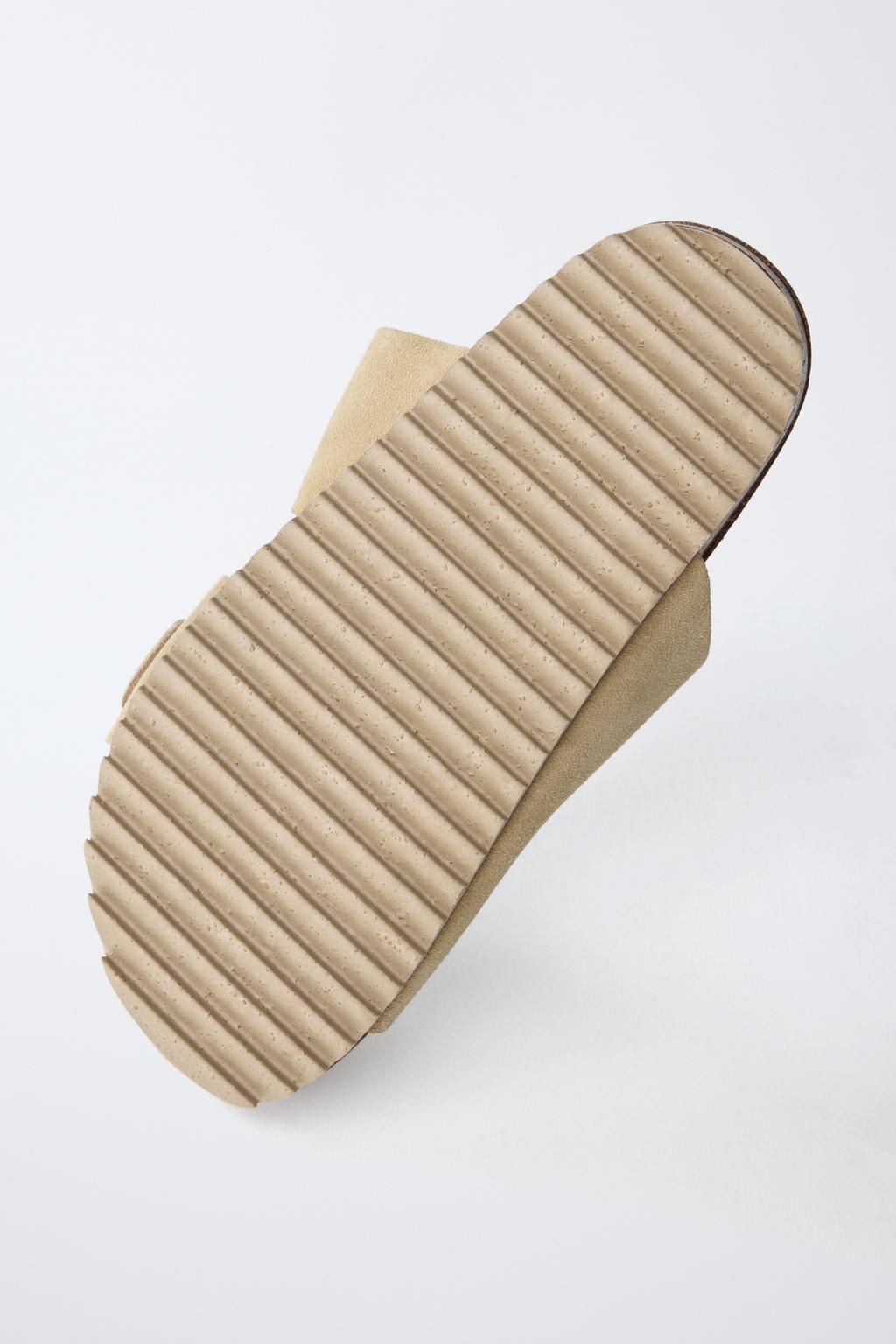 КОЖАНЫЕ САНДАЛИИ С ПРЯЖКАМИ