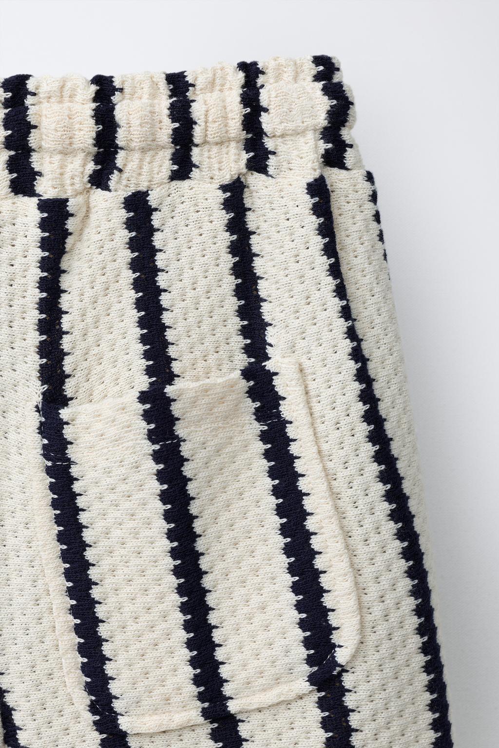 ШОРТЫ ИЗ РЕЛЬЕФНОГО ТРИКОТАЖА В ПОЛОСКУ