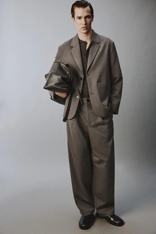 Костюмные брюки свободного кроя из рельефной ткани- Заказать в России