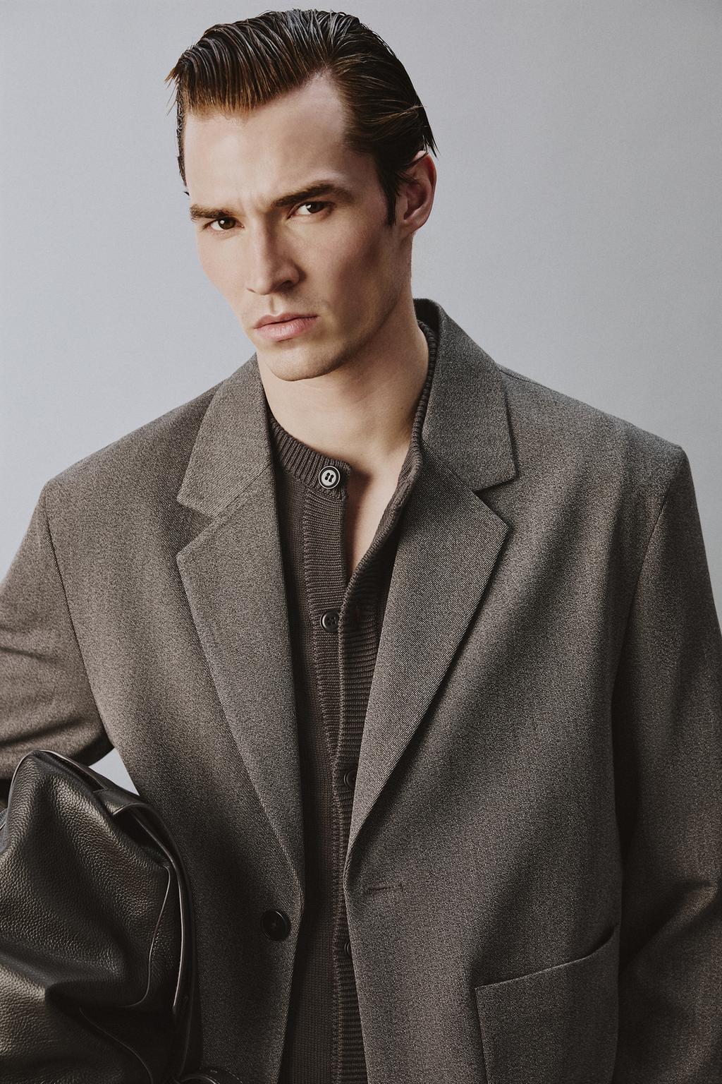 КОСТЮМНЫЙ БЛЕЙЗЕР ИЗ РЕЛЬЕФНОЙ ТКАНИ 