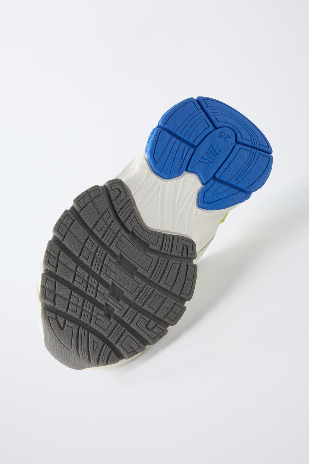 РАЗНОЦВЕТНЫЕ КРОССОВКИ