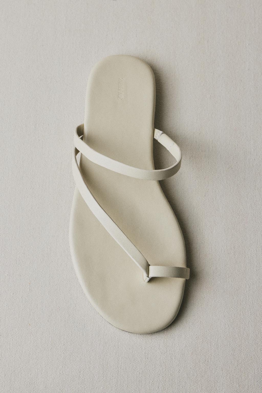 Сандалии из натуральной кожи с плоской подошвой