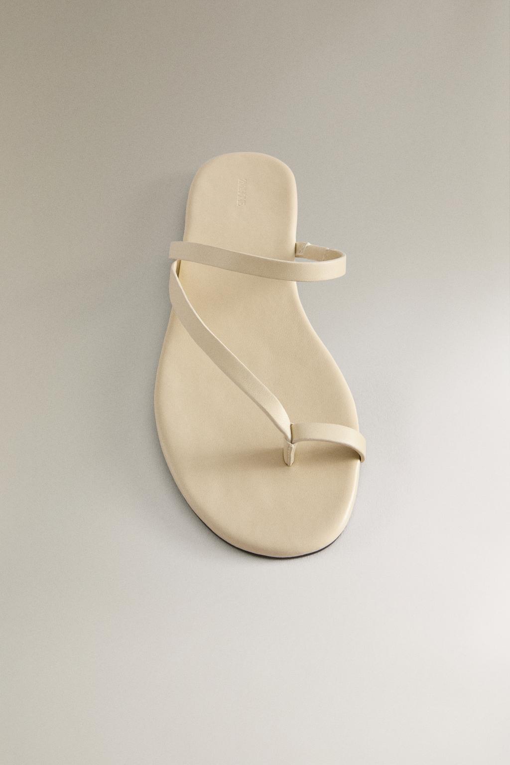 Сандалии из натуральной кожи с плоской подошвой