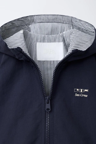 Легкая куртка с капюшоном- Заказать в России