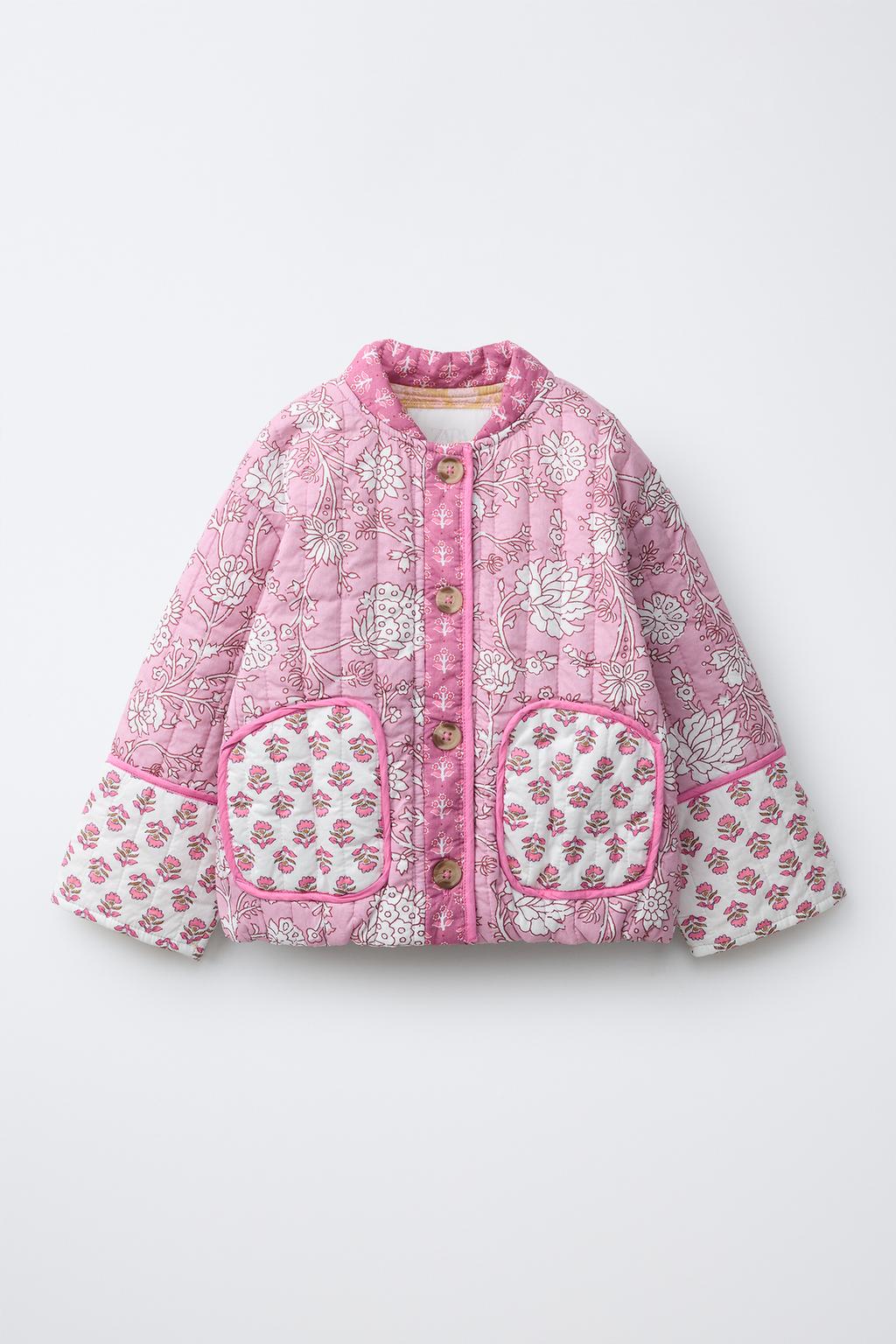 СТЕГАНАЯ КУРТКА С ЦВЕТОЧНЫМ ПЭЧВОРКОМ
